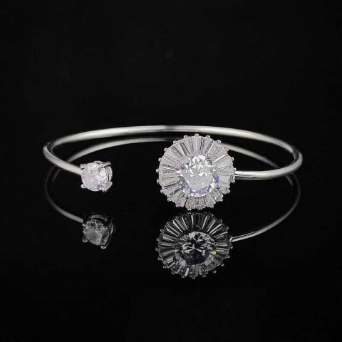 Luxury Adjustable Snake Butterfly Bangle