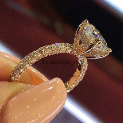 Elegant Crystal Band Rings for Women - Stylish Rhinestones Jewelry