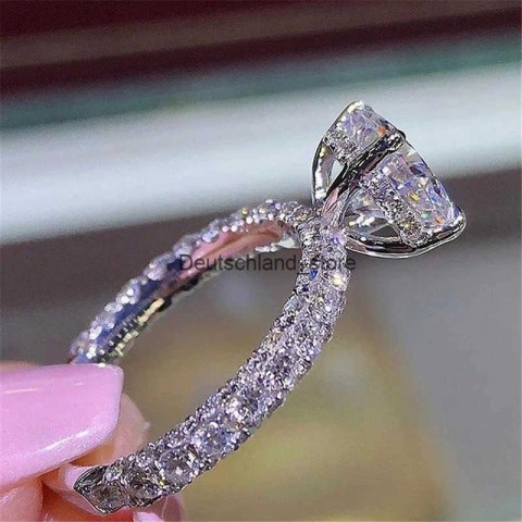 Elegant Crystal Band Rings for Women - Stylish Rhinestones Jewelry