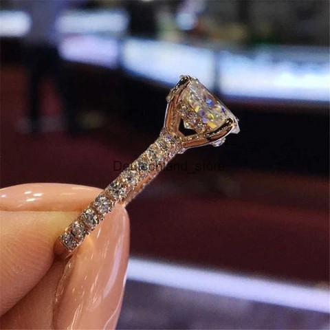 Elegant Crystal Band Rings for Women - Stylish Rhinestones Jewelry