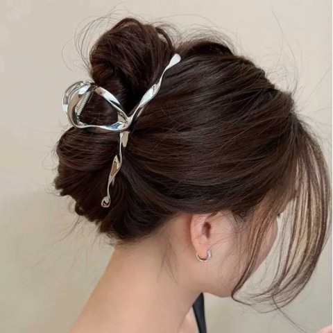 Geometric Metal Hair Claws - Trendy Shark Clips for Women 2023