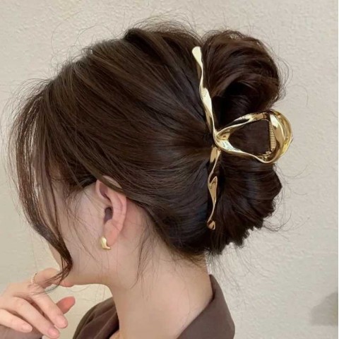 Geometric Metal Hair Claws - Trendy Shark Clips for Women 2023