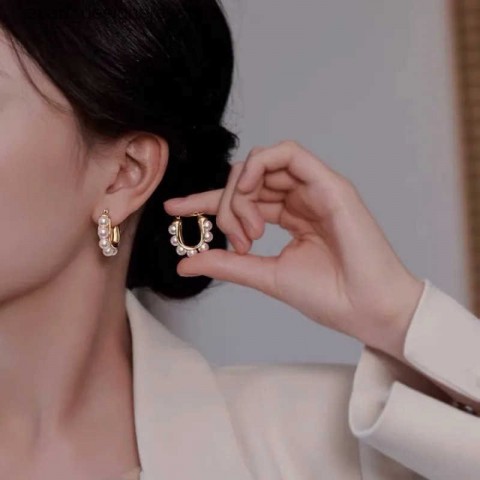 Charm Elegance L240910 - Exquisite Pearl Earrings for Women