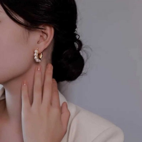 Charm Elegance L240910 - Exquisite Pearl Earrings for Women