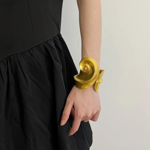 Exaggerated Metal Spiral Vortex Adjustable Bangle for Women - Vintage Heavy Jewelry Gift