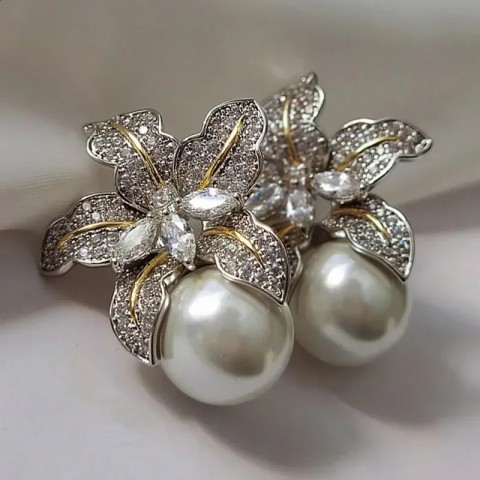 Gorgeous Stud Earrings with Flower Design and Sparkling CZ Stones for Women