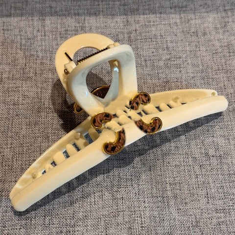 Brand_mask Exquisite Classic Black Hair Clamps with Intricate Leopard Print for Women