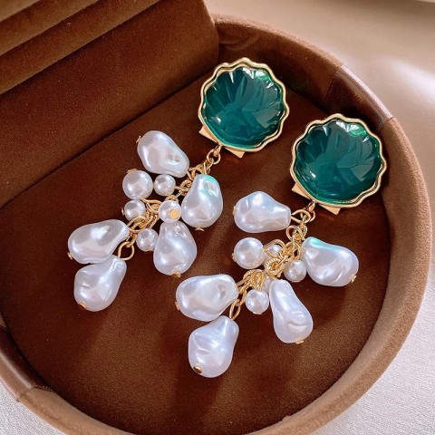 Maple Leaf Women's Imitation Pearl Dangle Earrings, Retro Bohemian Style, Beach Wear