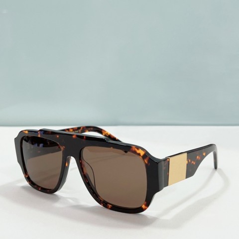 Vintage Gold & Black Square Sunglasses with UV400 Protection for Men