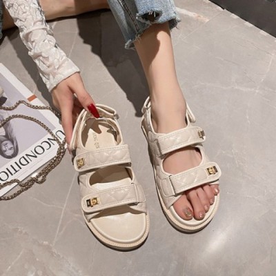 Elegant Women's Designer Sandals Soft Bottom Summer Platform Flip Flops dh1102140405