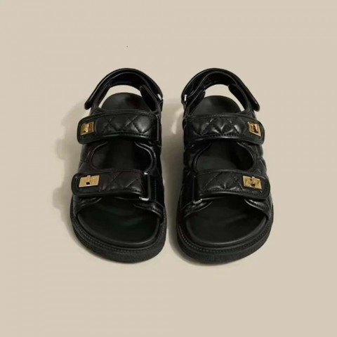Elegant Women's Designer Sandals Soft Bottom Summer Platform Flip Flops dh1102140405