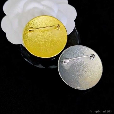 Luxury 18K Gold Plated Diamond Brooch for Unisex Romantic Gifts