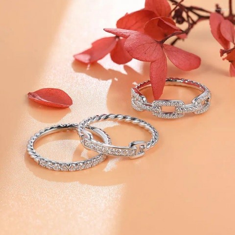 Elegant 18k Gold Women's Cluster Ring with 925 Sterling Silver and 1.8mm D Color Moissanite