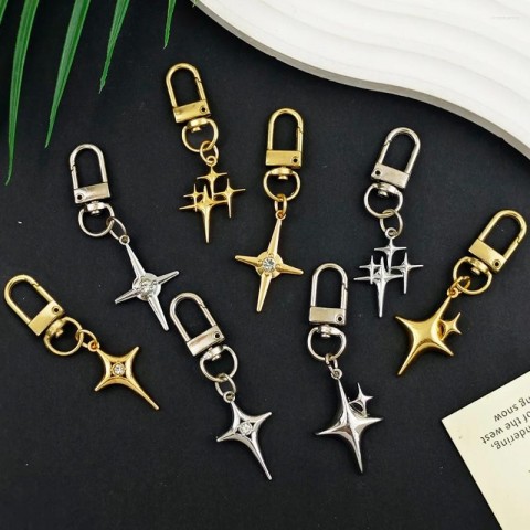 Golden Star Keychain for Women & Men - Y2K Style Metal Keyring with Turnbuckle