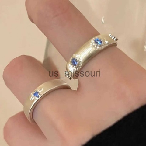 BF Club Women's Simple Geometry Silver Ring with Blue Stone - Retro Fashion Allergy-Free Gift