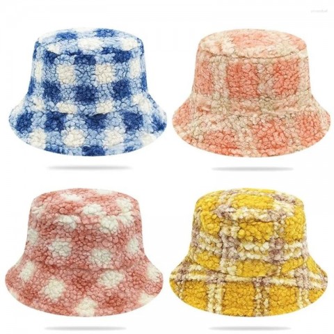 Trendy Plush Beret Hat for Women - Cold Protection & Stylish Winter Warmth