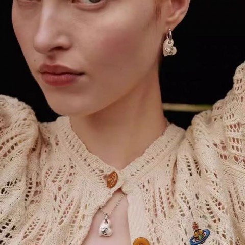 Vivienmes High-End Personalized Pearl Pendant Necklace for Women