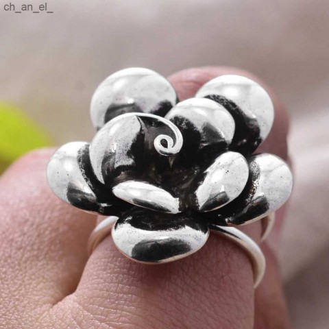 Exaggerated Floral Thai Silver Ladies Band Ring for Valentine's Day