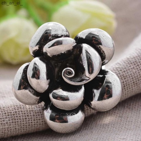Exaggerated Floral Thai Silver Ladies Band Ring for Valentine's Day