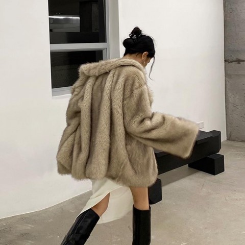 Luxury Women's Faux Fur Lapel Loose Streetwear Coat 2023 Winter Fashion
