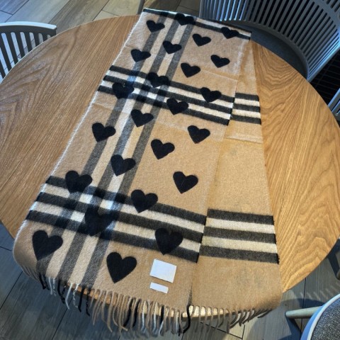 Luxury Women's Cashmere Shawl, Heart-Shaped Plaid Design, Multifunctional Winter Scarf J240625