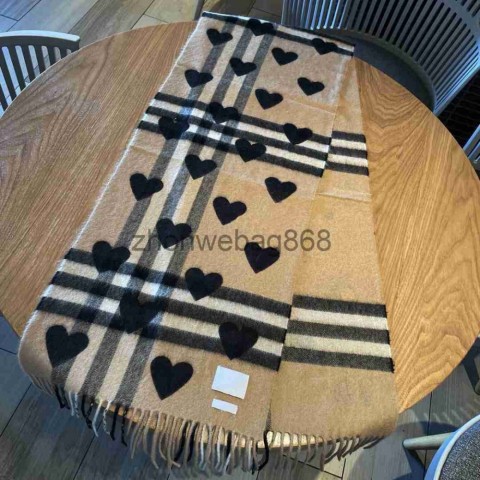 Luxury Women's Cashmere Shawl, Heart-Shaped Plaid Design, Multifunctional Winter Scarf J240625