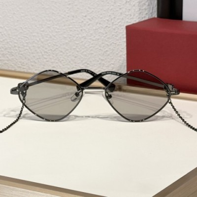 Designer Catwalk Sunglasses for Men and Women, Anti-Ultraviolet CR-39 Lenses, Lightweight Full Frame, Summer Fashion Random Box