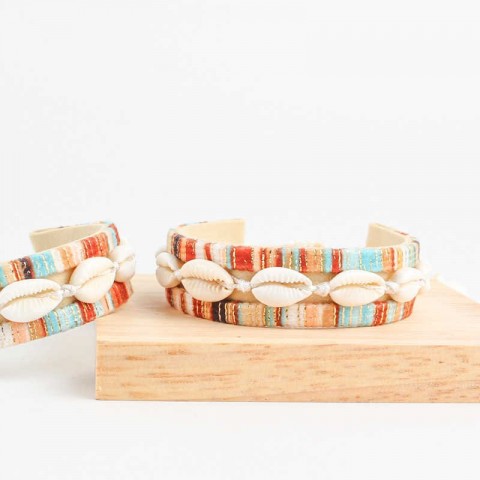 Charming Bohemian Shell Bracelet for Women - Handcrafted with Natural Wood and Shell Accents