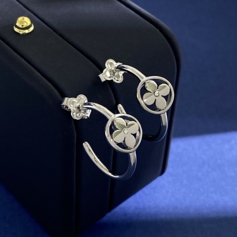 Luxury Hoop u0026 Huggie Anti Allergy Brass C-shaped Earrings with Four Leaf Clover Design