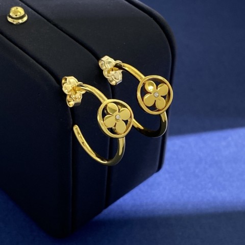 Luxury Hoop u0026 Huggie Anti Allergy Brass C-shaped Earrings with Four Leaf Clover Design