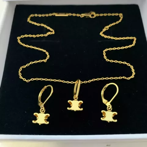 DESIGNER Women's Classic 18K Gold Plated Pendant Necklace with Letters for Daily Wear