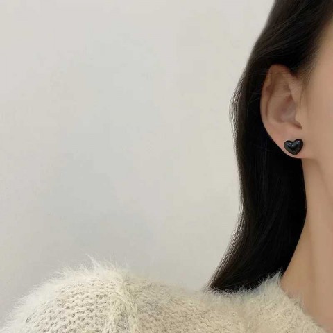 Cute Bohemian Heart-Shaped Earrings for Girls - Red & Black Simple Metal Ear Cuffs W240803