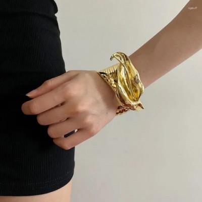 Luxury Iris Bangle for Women, Exaggerated Light Design, High-grade Niche Jewelry