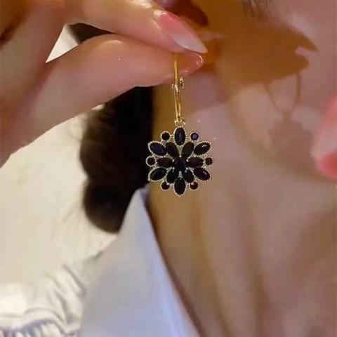 Stud Earrings Retro Black Crystal Zircon Flower Pendant Women Fashion Trend Party Gift R250401