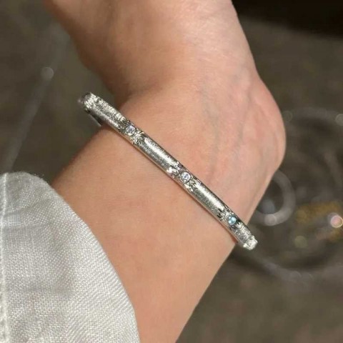Luxury Women's Star Design Diamond Set Bangles - Exquisite Jewelry Gift