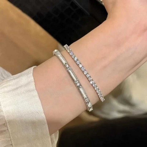 Luxury Women's Star Design Diamond Set Bangles - Exquisite Jewelry Gift