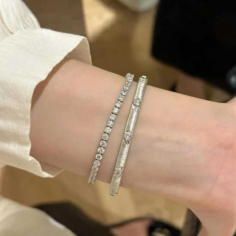 Luxury Women's Star Design Diamond Set Bangles - Exquisite Jewelry Gift