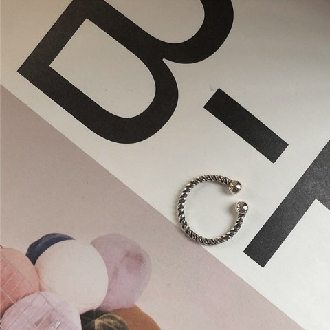 Sterling Silver Unisex Band Ring with Simple Chain Design