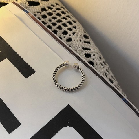 Sterling Silver Unisex Band Ring with Simple Chain Design