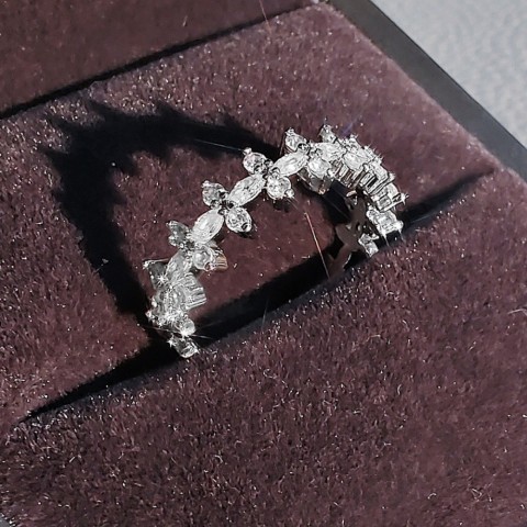 Luxury Silver Plated Crystal Flower Ring for Women