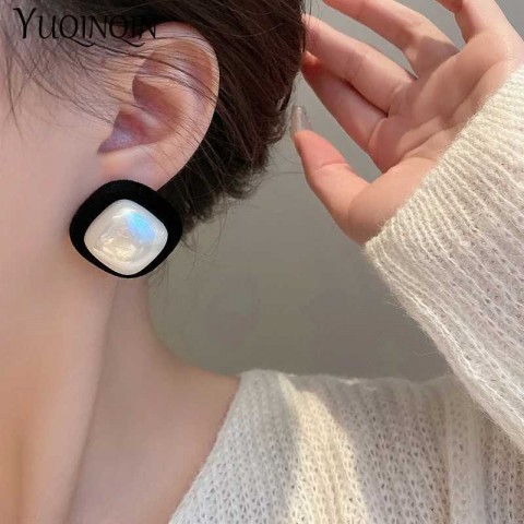 Vintage Red Imitation Pearl Stud Earrings for Women Bohemian Korean Luxury Jewelry A13746
