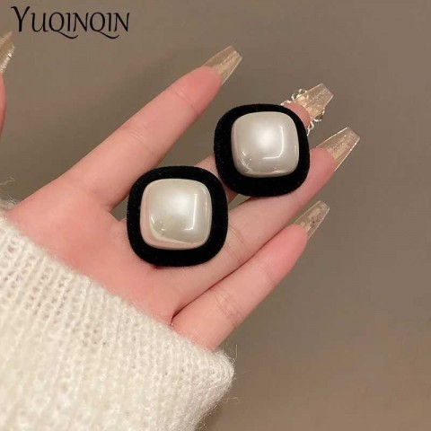 Vintage Red Imitation Pearl Stud Earrings for Women Bohemian Korean Luxury Jewelry A13746