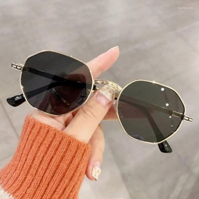 Luxury Brand B6668 Classic Square Sunglasses for Men and Women with Punk Hip Hop Style
