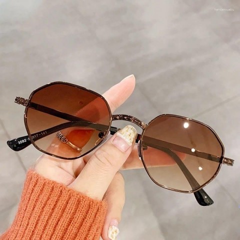 Luxury Brand B6668 Classic Square Sunglasses for Men and Women with Punk Hip Hop Style