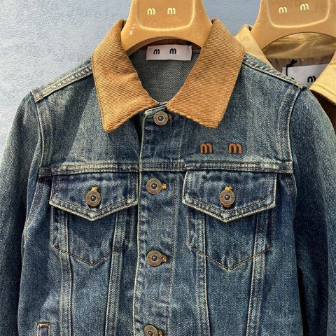 Elegant Women's Suede Collar Slim Fit Jacket with Applique Letters