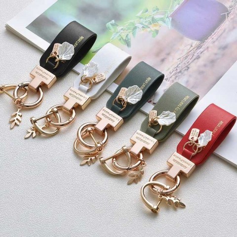 Luxury Lightweight Leather Car Keychain for Women, Exquisite Alloy Buckle Gift W240919