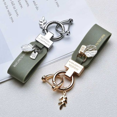 Luxury Lightweight Leather Car Keychain for Women, Exquisite Alloy Buckle Gift W240919