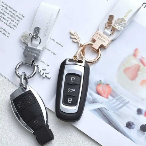 Luxury Lightweight Leather Car Keychain for Women, Exquisite Alloy Buckle Gift W240919