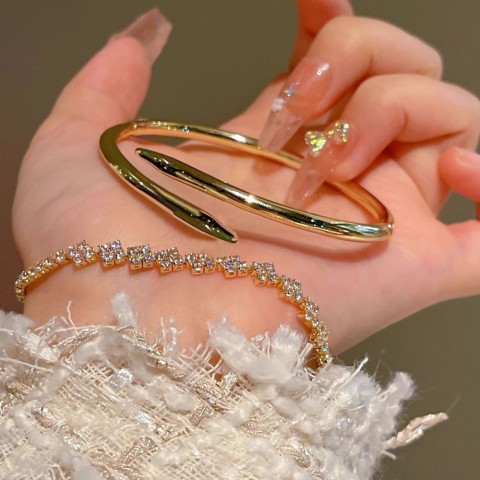 Designer 18K Gold Plated Diamond Bangle for Women - Classic Fashion Bracelet