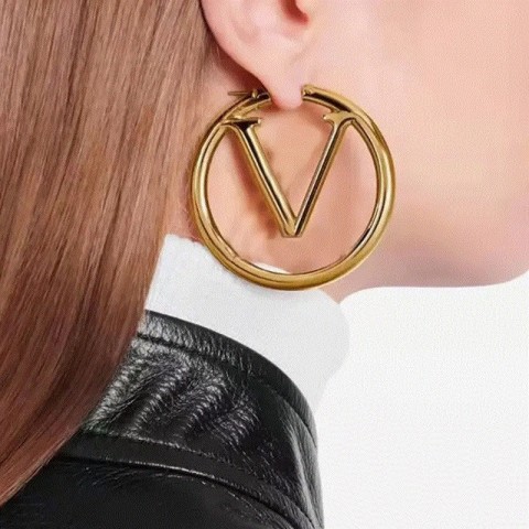 2024 Fashion Gold Stud Earrings with Black Jade Stones for Women
